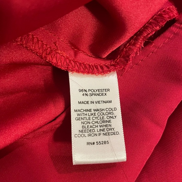 Express Red Keyhole Blouse - Picture 7 of 8